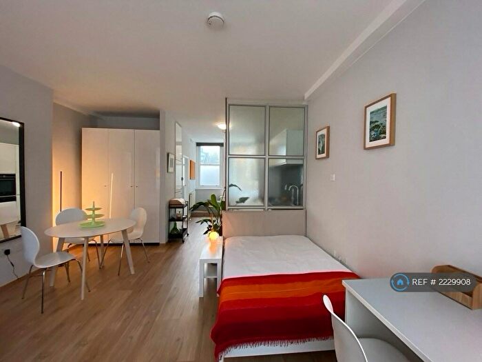 Studio To Rent In Shrewsbury Court, London, EC1Y