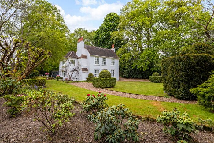 4 Bedroom Cottage For Sale In Holloway Hill, Chertsey, KT16