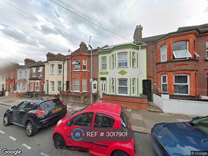 Studio To Rent In Lyndhurst Road, Luton, LU1