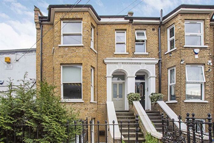 1 Bedroom Flat To Rent In Sebert Road, Forest Gate, E7