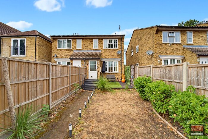 1 Bedroom End Of Terrace House For Sale In Reedsfield Road, Ashford, TW15