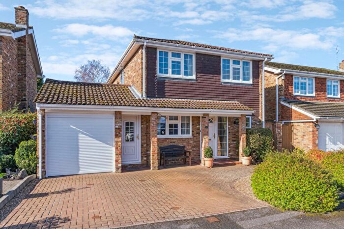 4 Bedroom Detached House For Sale In Denham Walk, Chalfont St. Peter, Gerrards Cross, Buckinghamshire, SL9