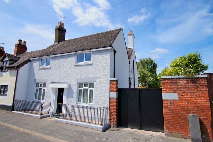 4 Bedroom Cottage To Rent In Bradley Street, Uttoxeter, ST14