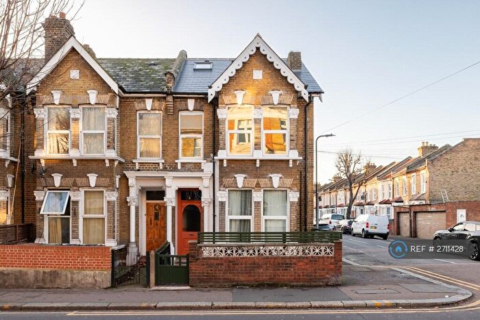 3 Bedroom Flat To Rent In High Road Leyton, London, E15