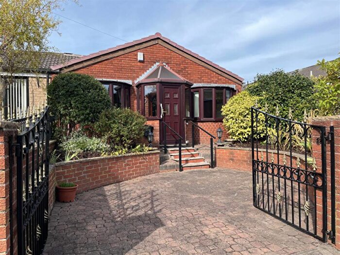 2 Bedroom Bungalow For Sale In Vicarage Drive, Dukinfield, SK16