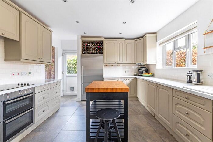 4 Bedroom Detached House For Sale In Grove End Road, Farnham, Surrey, GU9