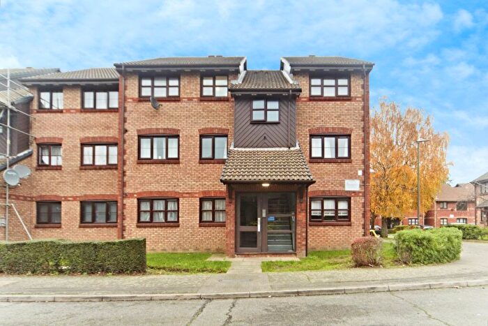 1 Bedroom Apartment For Sale In Lowry Crescent, Mitcham, CR4