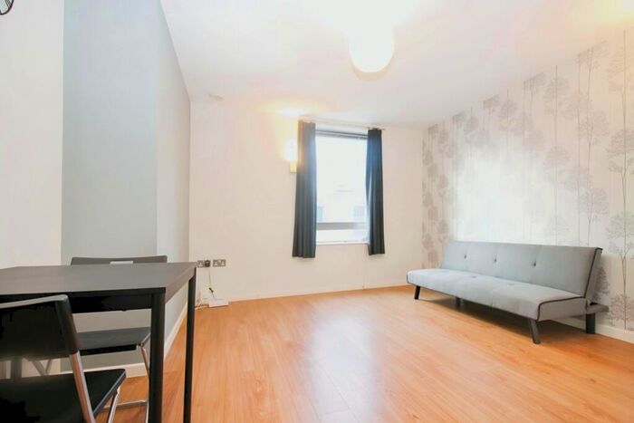 2 Bedroom Apartment To Rent In Basilica, Leeds City Centre, LS1