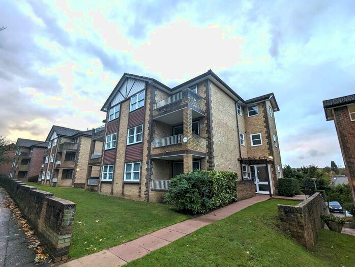 1 Bedroom Flat To Rent In Waterslade, Elm Road, Redhill, RH1