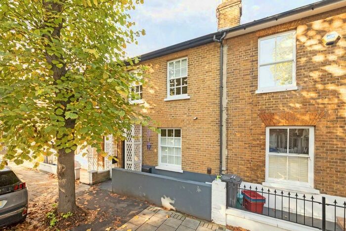 3 Bedroom Property To Rent In Sutherland Road, London, W4