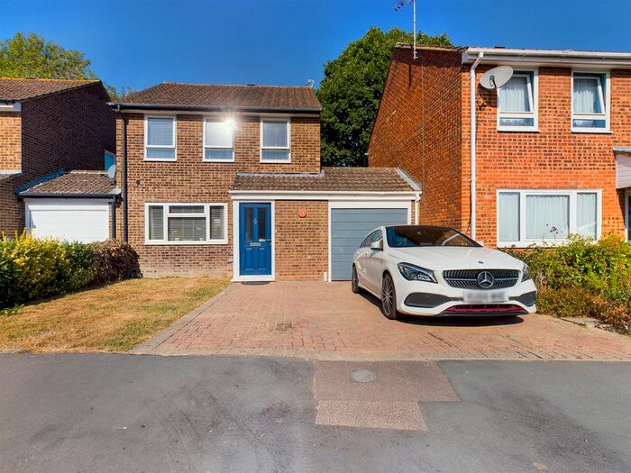 3 Bedroom Semi-Detached House To Rent In Yarrow Close, Horsham, RH12