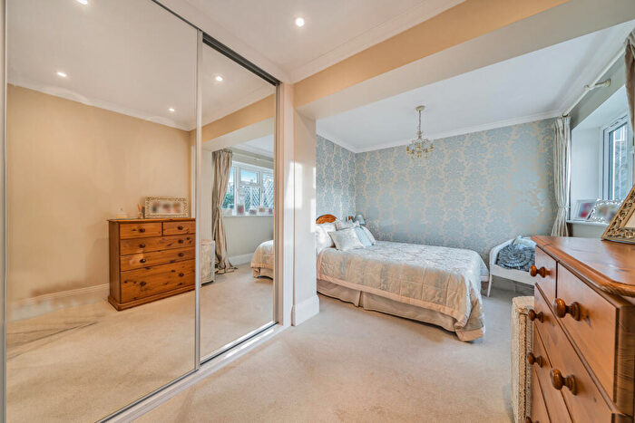 3 Bedroom Bungalow For Sale In Hillside, Farningham, Dartford, DA4