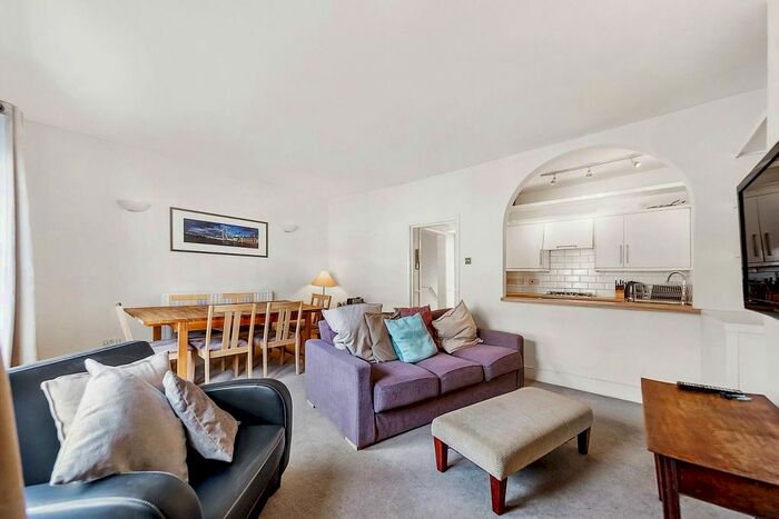2 Bedroom Flat To Rent In Northcote Road, Wandsworth, London, SW11