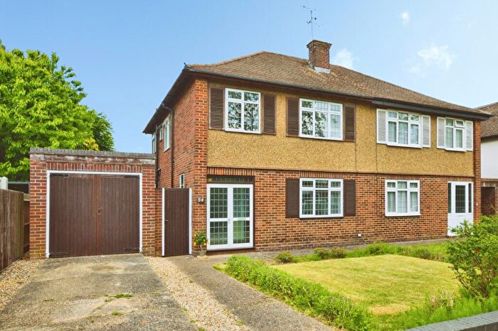 3 Bedroom Semi-Detached House To Rent In Barnfield Road, St Albans, AL4