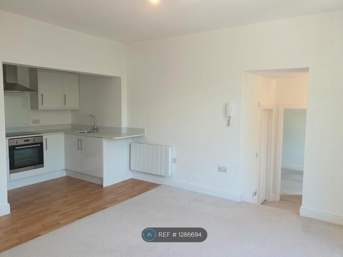 2 Bedroom Flat To Rent In Parish Ghyll Drive, Ilkley LS29