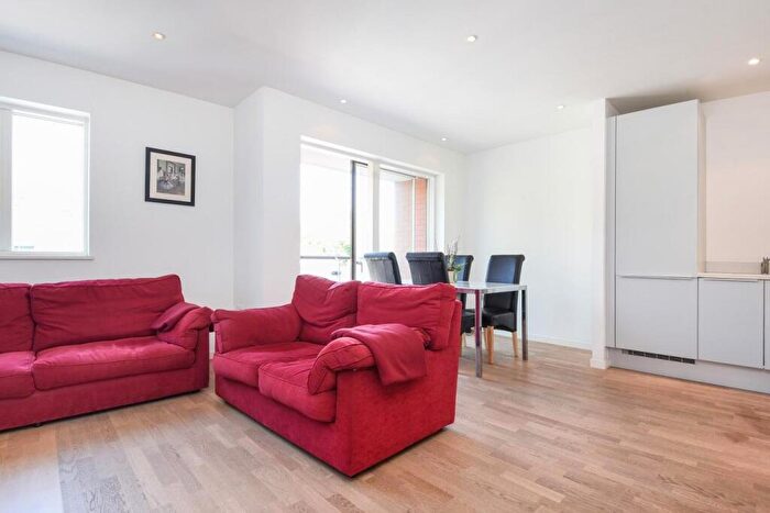 2 Bedroom Flat To Rent In Holloway Road, Islington, London, N7