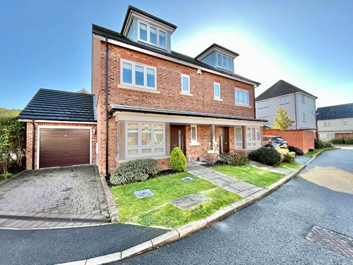 3 Bedroom Semi-Detached House For Sale In Teaseltun, Fleet, Hampshire, GU51