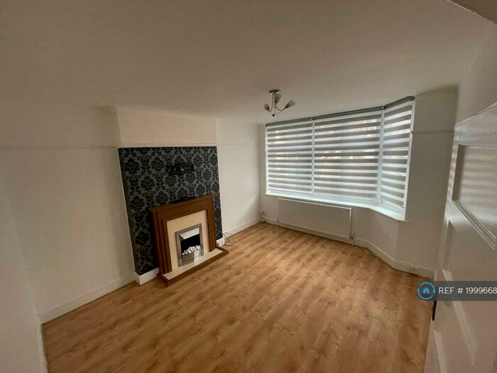 2 Bedroom Maisonette To Rent In Bicknoller Road, London, EN1