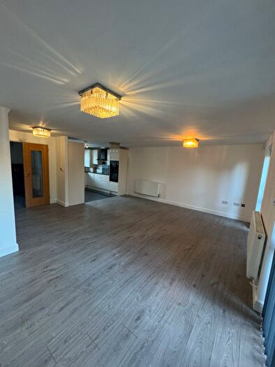 4 Bedroom Semi Detached House To Rent In Woodside Grange Road, London, N12