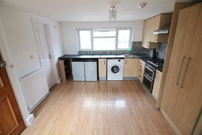 Studio To Rent In Kingsbridge Crescent, Southall, UB1