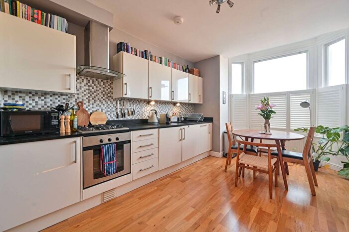 2 Bedroom Flat For Sale In Wandsworth Road, Clapham, London, SW8