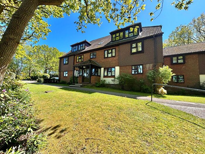 2 Bedroom Flat For Sale In Mansell Close, Bexhill On Sea, TN39