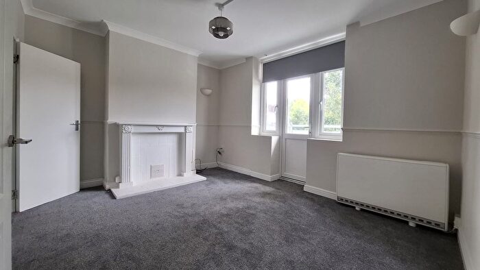 2 Bedroom Flat To Rent In Angel Close, Edmonton, N18
