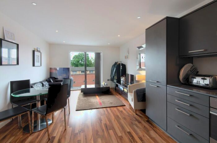 1 Bedroom Flat To Rent In Kings Quarter Apartments, Copenhagen Street, London, Greater London, N1