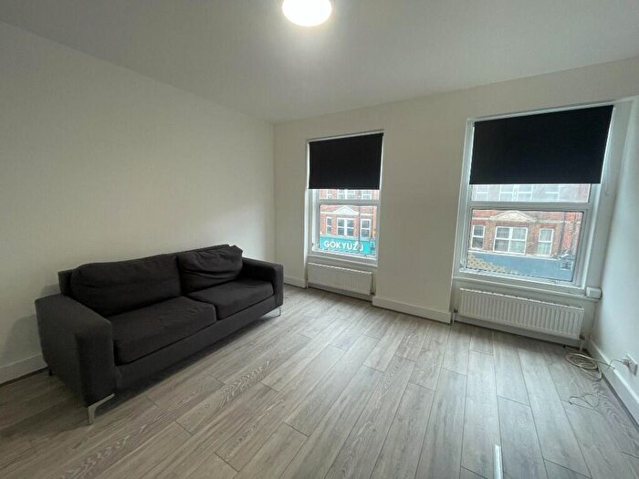 2 Bedroom Flat To Rent In Green Lanes, London, N4
