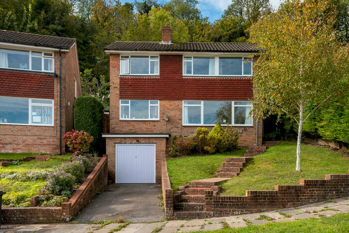 4 Bedroom Detached House To Rent In Shepherds Croft, Brighton, BN1