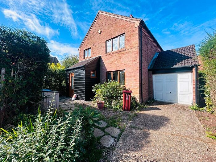 3 Bedroom Detached House To Rent In Leopard Drive, Milton Keynes, MK15