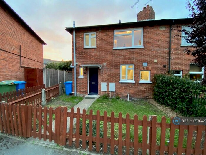 2 Bedroom Semi-Detached House To Rent In Maitland Road, Farnborough, GU14