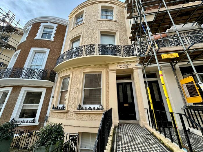 Studio To Rent In Brunswick Road, Hove, BN3