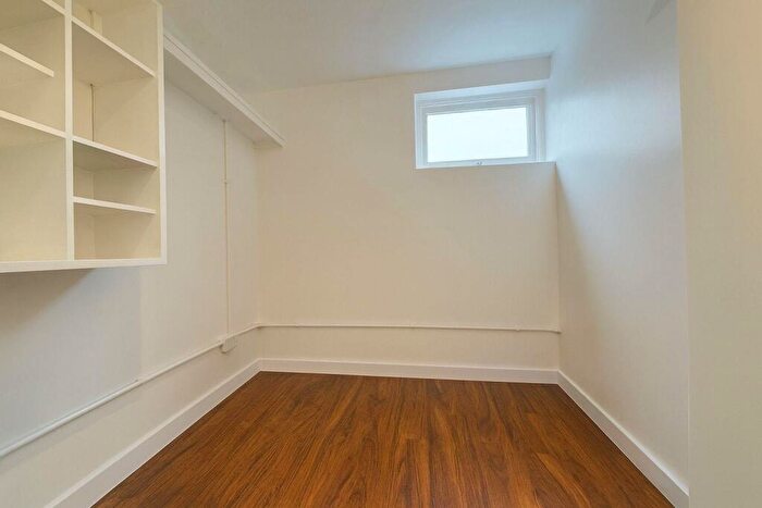 Studio To Rent In The Avenue, Worcester Park, KT4