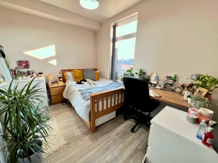 6 Bedroom Terraced House To Rent In Cemetery Road, S11