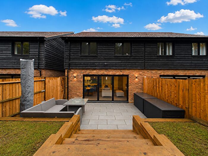 3 Bedroom Semi-detached House For Sale In Sewell Springs, Dunstable, LU6