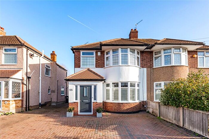 3 Bedroom Semi Detached House For Sale In Sycamore Avenue, Upminster, RM14