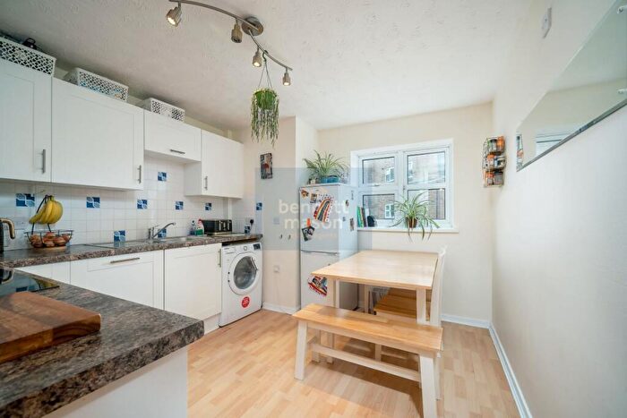 2 Bedroom Flat To Rent In Garrick Drive, London, SE28
