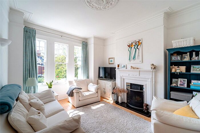 3 Bedroom Maisonette To Rent In Salford Road, London, SW2
