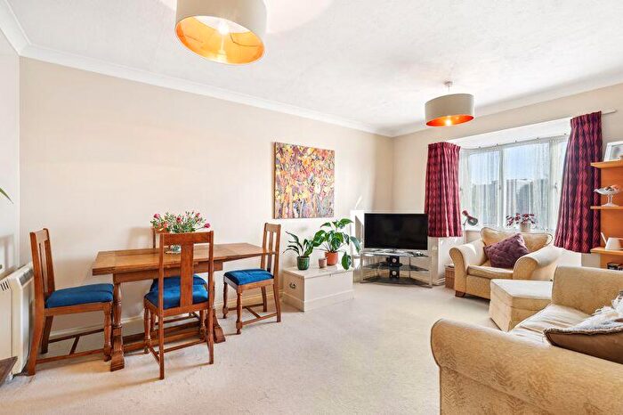 1 Bedroom Flat For Sale In Elm Road, New Malden, KT3