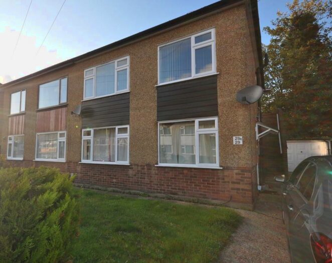 2 Bedroom Maisonette To Rent In Queens Park Road, Harold Wood, Romford, RM3