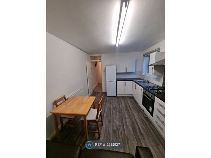 2 Bedroom Flat To Rent In Buckland Road, London, E10