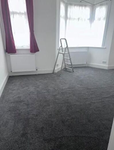 2 Bedroom Flat To Rent In Green St, London, E13