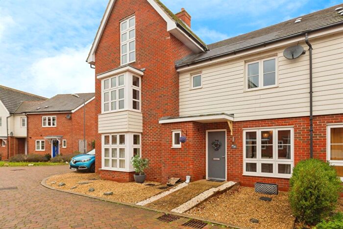 3 Bedroom Terraced House For Sale In Avalon Street, Aylesbury, HP18