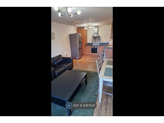 2 Bedroom Flat To Rent In Elmwood Lane, Leeds, LS2