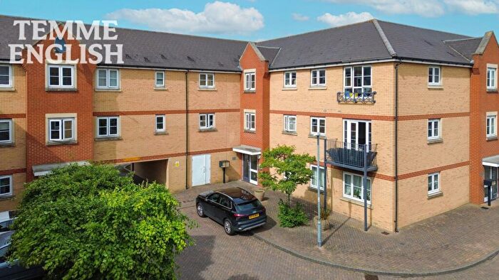 2 Bedroom Flat For Sale In Bridge Road, Wickford, SS11