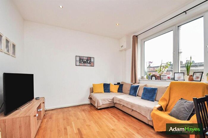 2 Bedroom Apartment To Rent In Regents Park Road, Finchley Central, N3