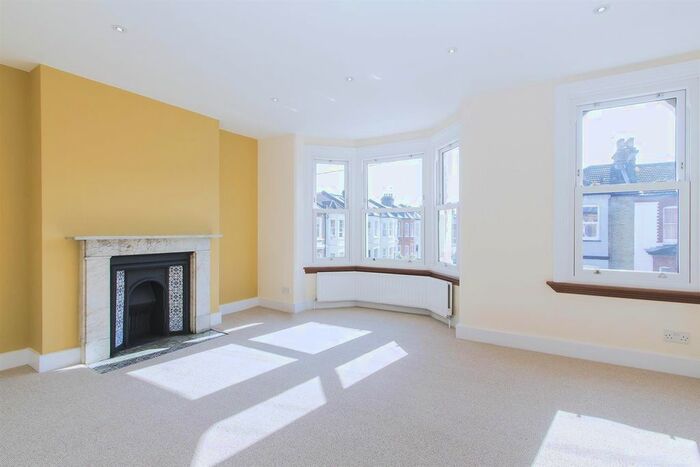 2 Bedroom Flat To Rent In Rosebery Road, London, SW2