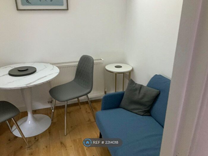 2 Bedroom Flat To Rent In Crow Road, Glasgow, G11