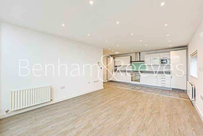 2 Bedroom Flat To Rent In Headstone Road, Harrow, HA1
